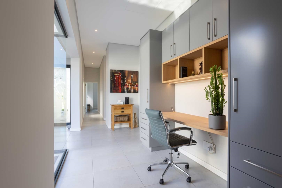 5 Bedroom Property for Sale in Val De Vie Estate Western Cape